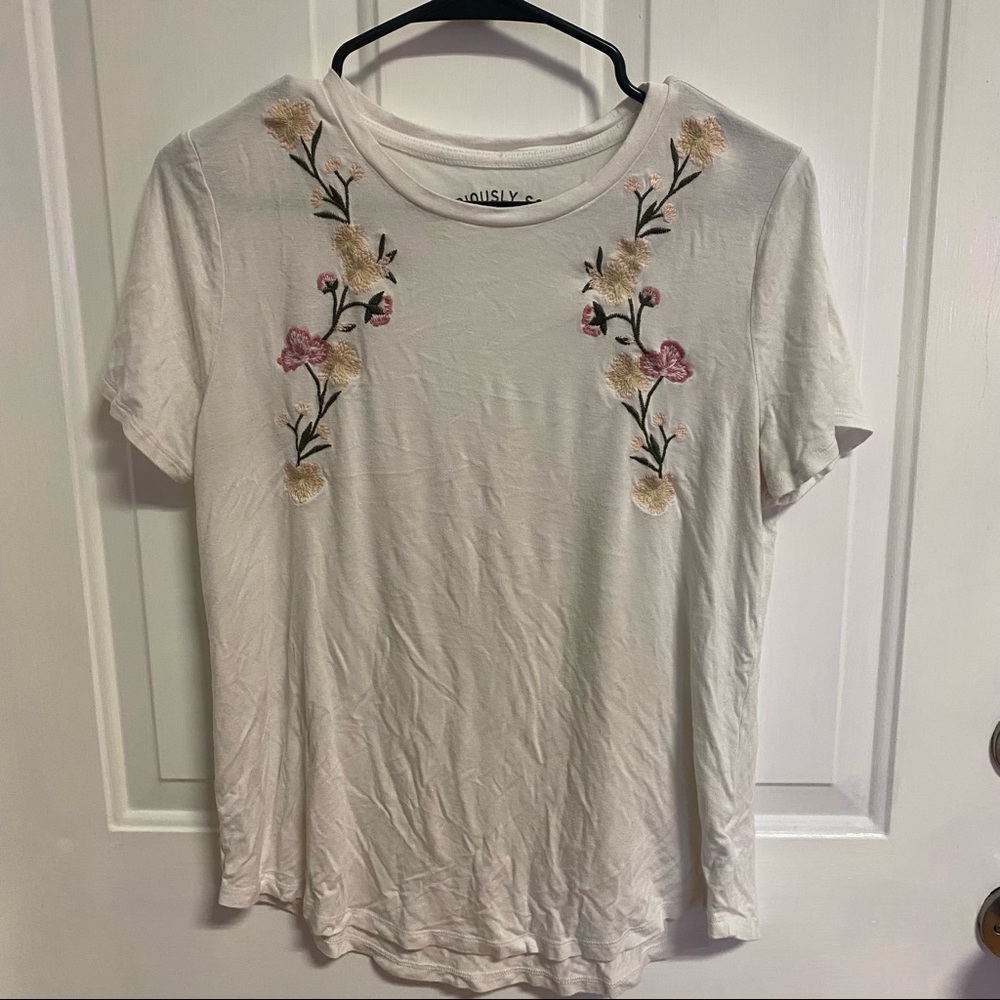 Aeropostale Seriously Soft floral embroidered t-shirt - white - size large